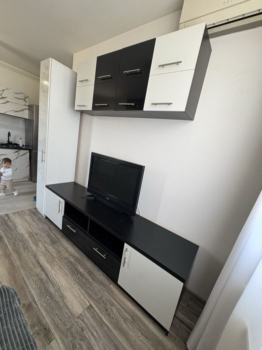 Mobila living alb cu begru lucios