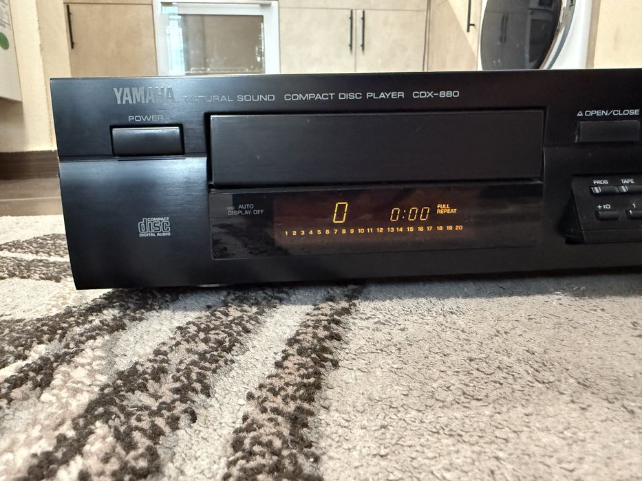 Yamaha CDX-880 Качествен  CD Player