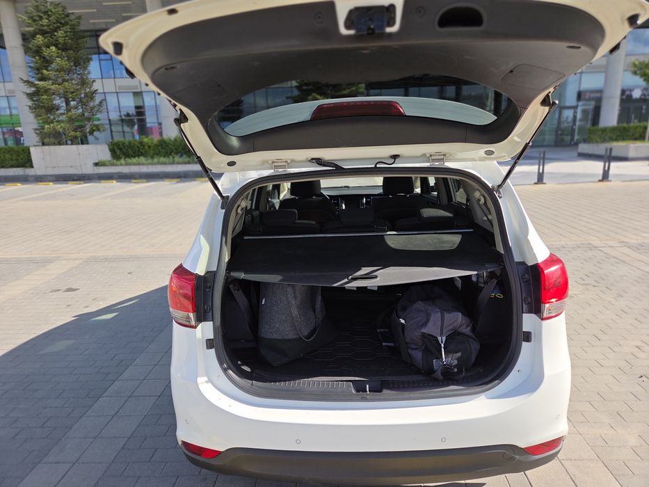 Продавам семейния  автомобил KIA CARENS  7 места