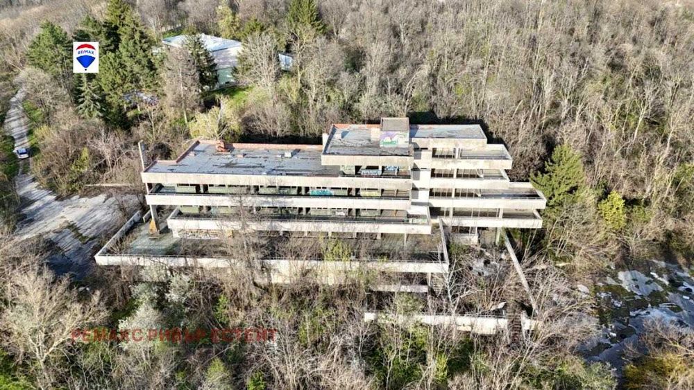 Продава се Хотел в Русе, Долапите - 2317 кв.м за 145 €/кв.м - Снимка #1