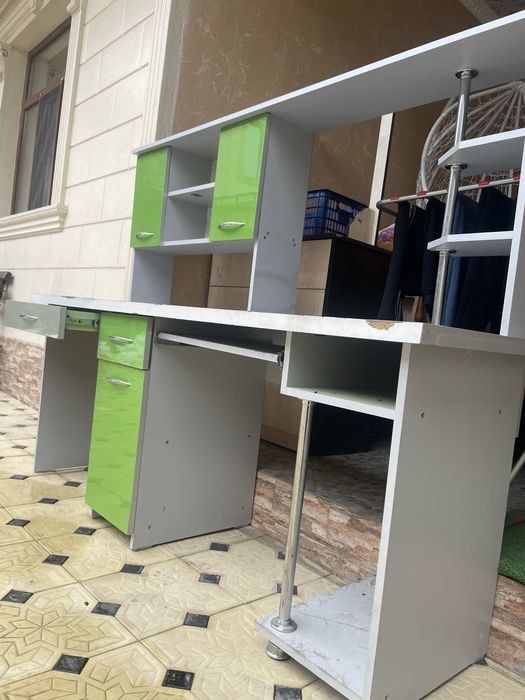 Детский стол для учебы, компютера