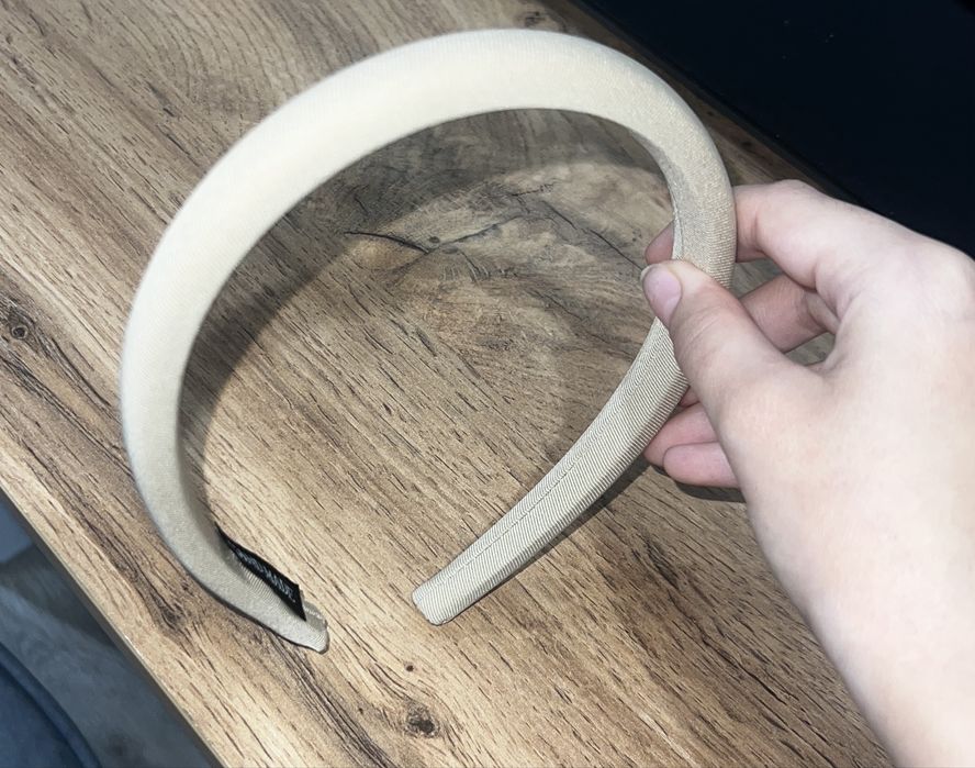 Ободок для волос бежевый