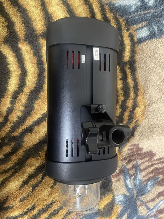 студийная фотовспышка menik FM-600