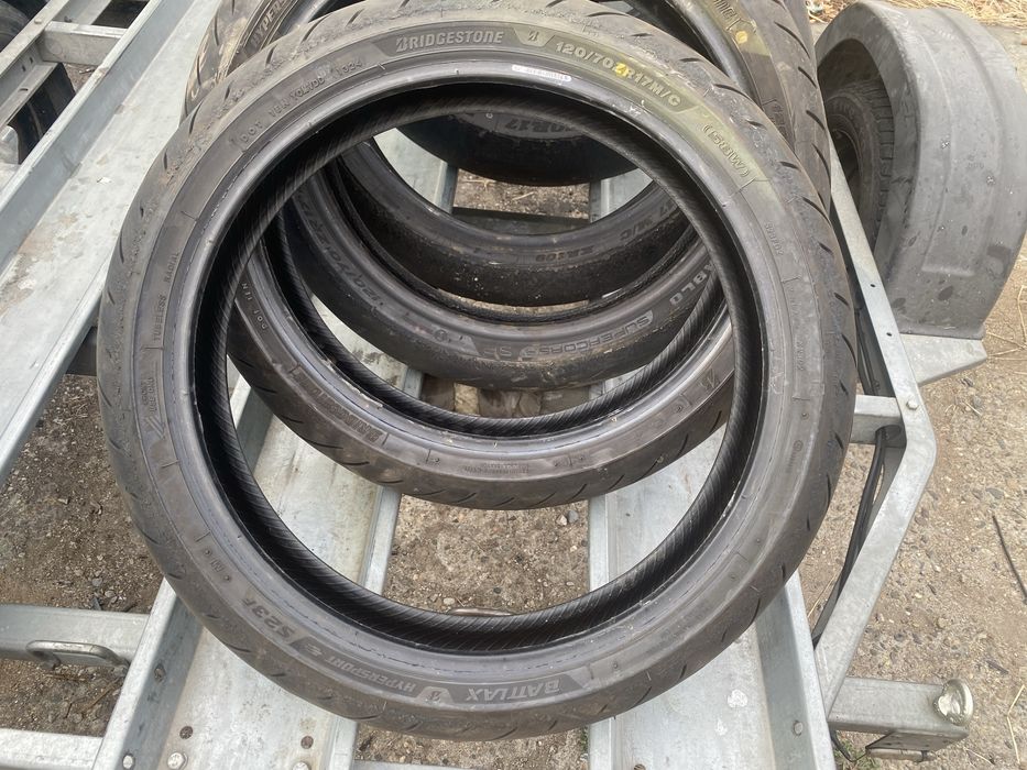 Гуми за мотори .