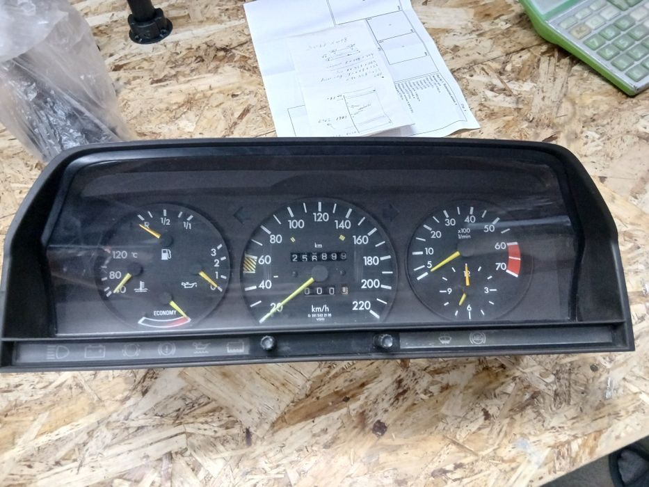 Щиток прибора мерс 190