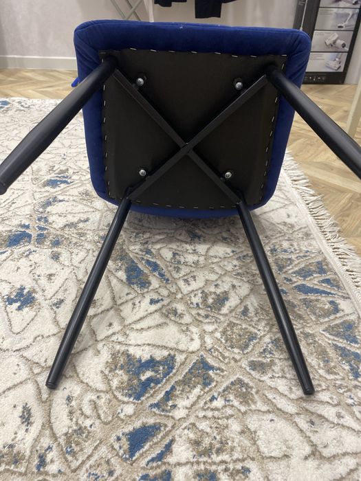 Синий стул для всех возрастов