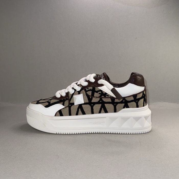 Valentino Garvani Stud XL! НОВИ! Дамски