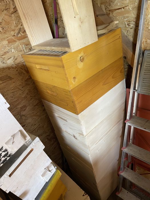 Cutii pentru familiile de albine 10 rame ,lichidare stupina