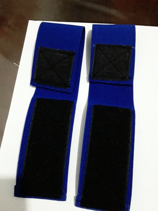 Закрепляющие манжеты на руку.