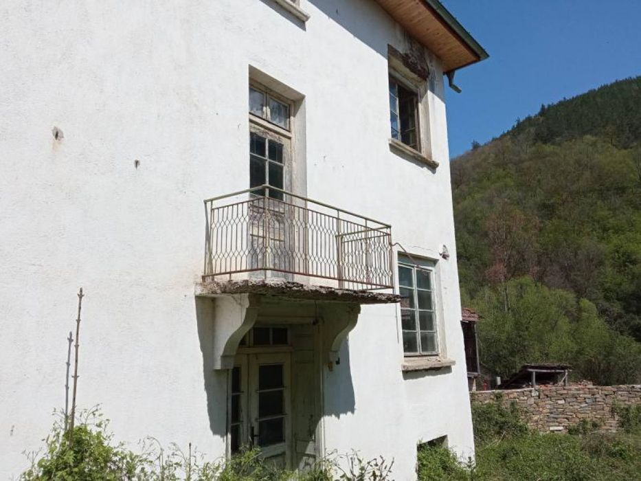 Къща в село Лопян