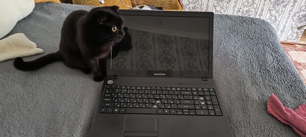 Продам ноутбук старенький