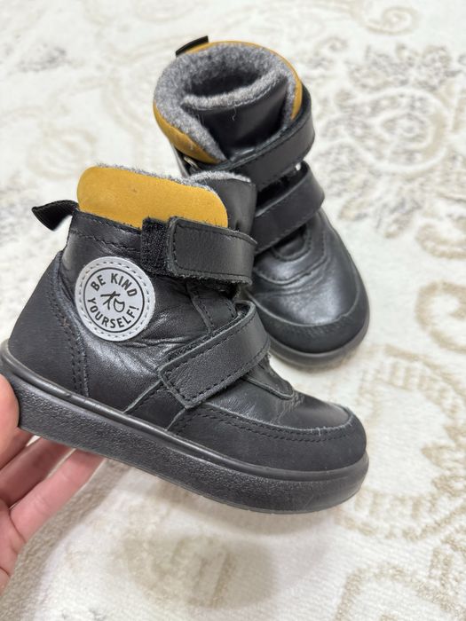 Осенние ботинки 24размер. Детская обувь