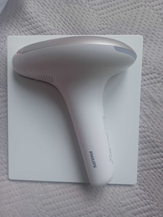Фотоепилатор Philips Lumea 7000