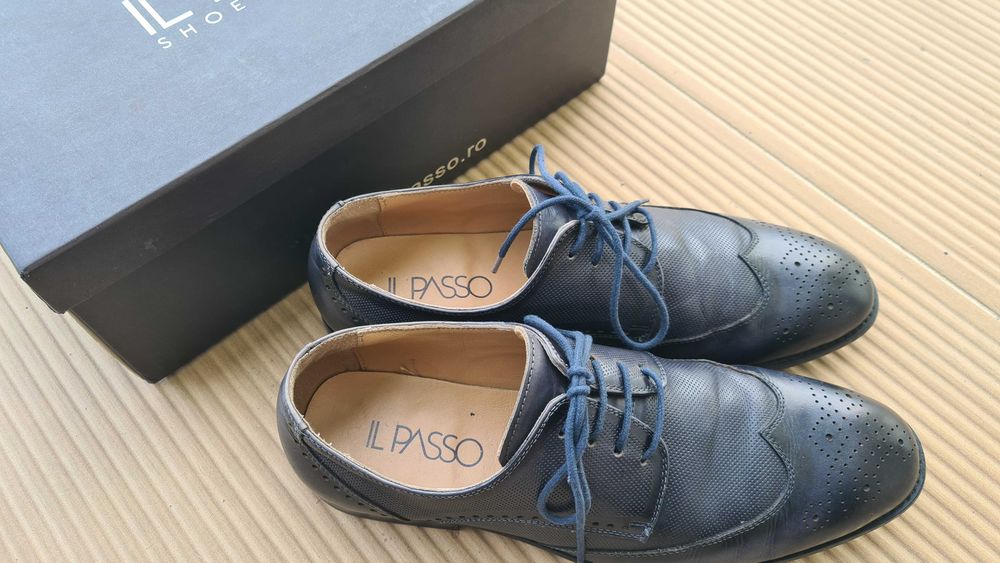 Vând pantofi piele eleganti, Il Passo, 39, culoare bleumarin închis