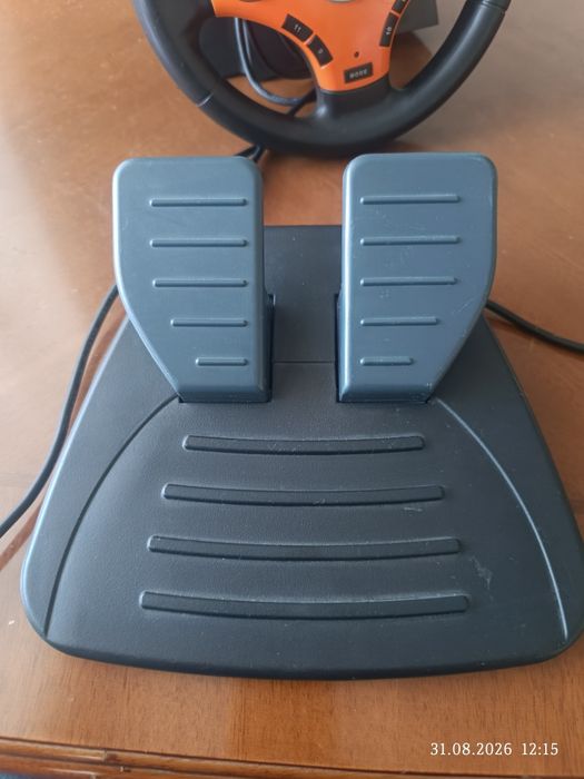 Игровой руль для игр.