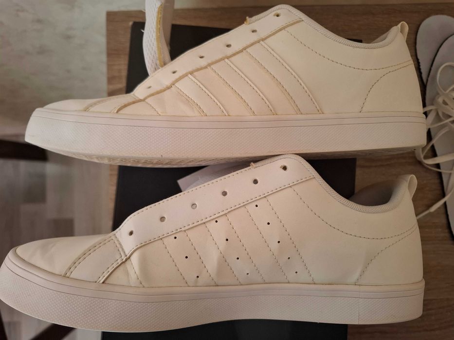 Бели кецове ADIDAS - Номер 43