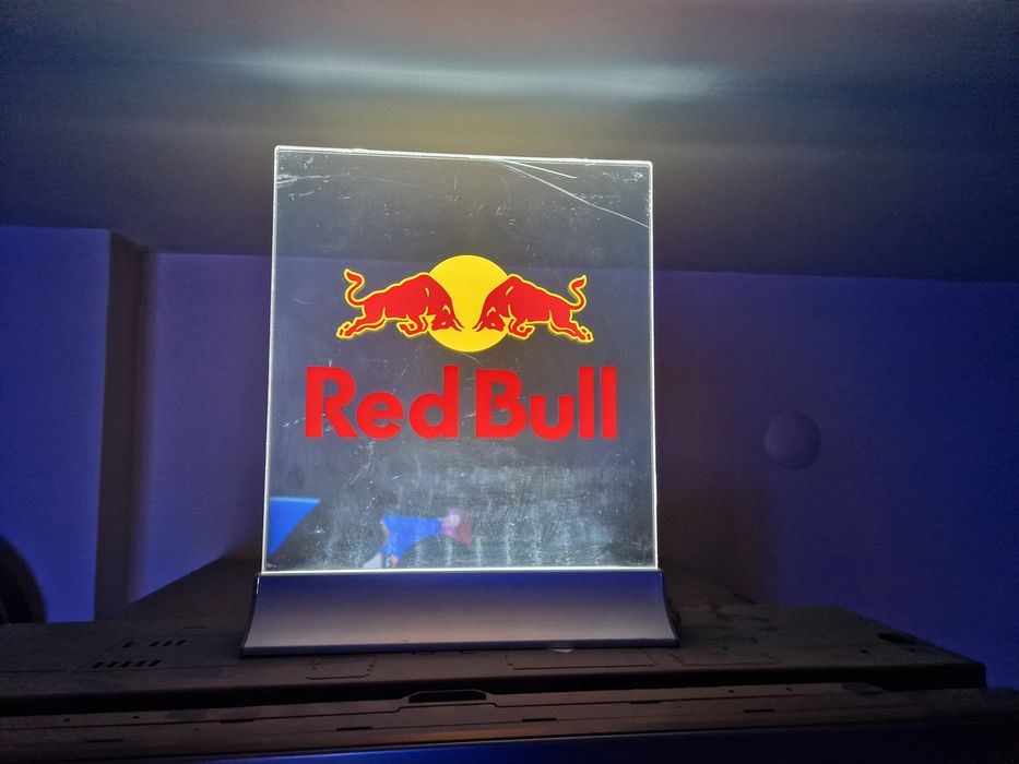 Светещи реклама и хладилник Red Bull