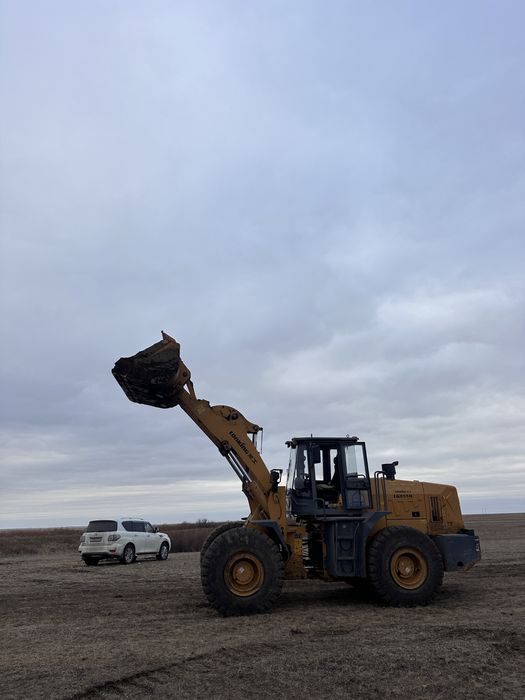 Фронтальный погрузчик 3куб 5т в Аренду