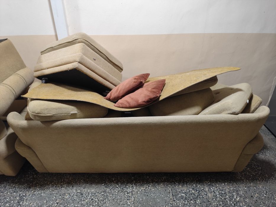 Холна  гарнитура Подарява