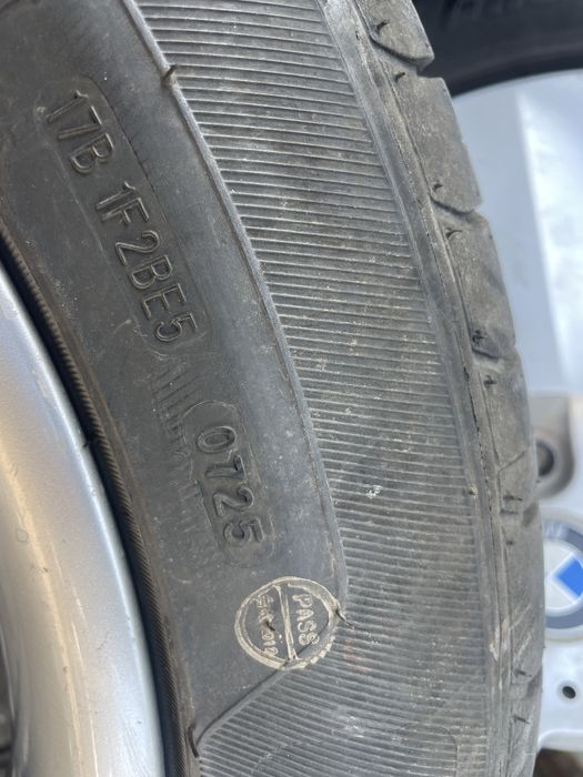 Продаеться комплект дисков на БМВ с резиной