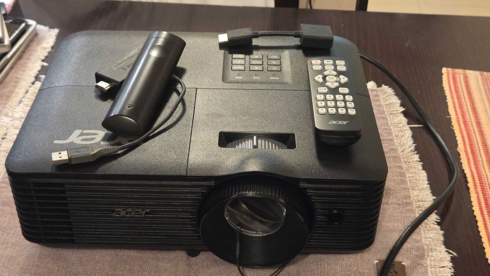 Проектор ACER XGA PJ + екран 85"