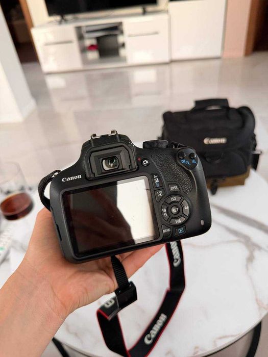 Фотоапарат Canon EOS 1200D и обектив EFS 18-55mm