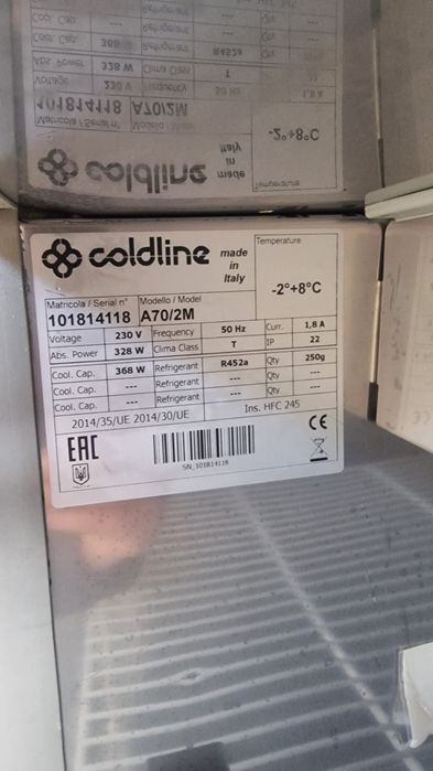 Плюсов хладилник Coldline изцяло от неръждаема стомана