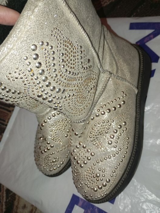 Продам новые угги