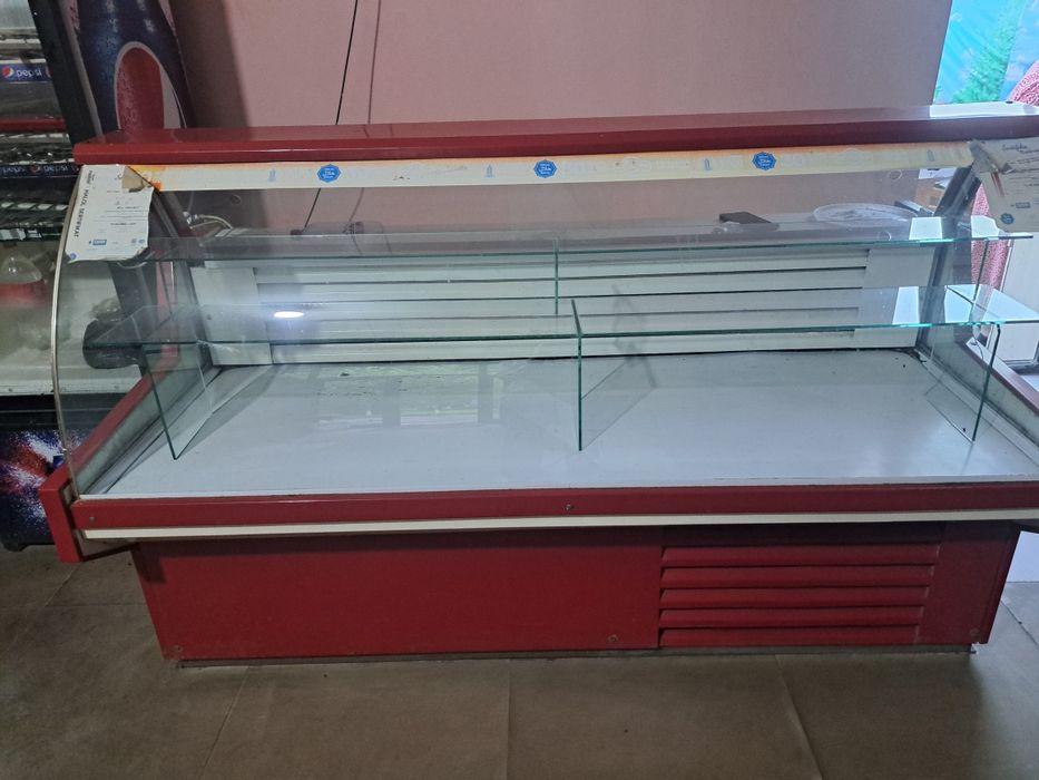Продается  витринный холодильник