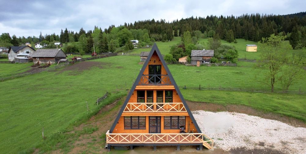 Cabană A-Frame Premium | 180 mp | 7.000 mp teren | Plaiu Șarului – Vatra Dornei - Vedere 2