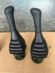 Joystick hidraulic pentru utilaje de constructii Hitachi