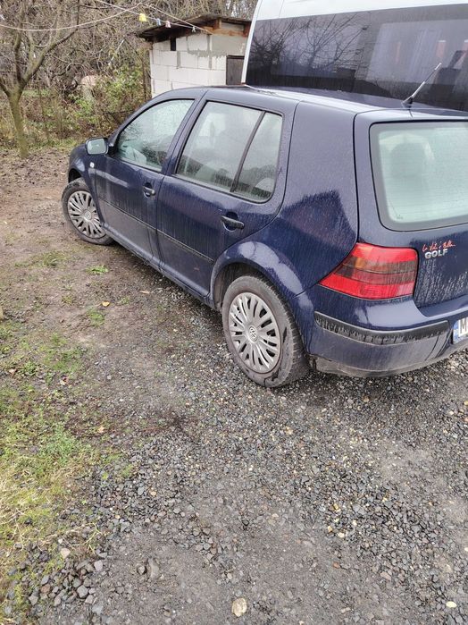 Vând Golf 4 1.6 benzina