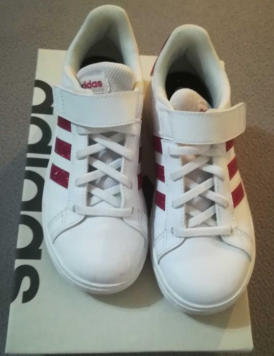 Маратонки за момиче ADIDAS 33-ти номер