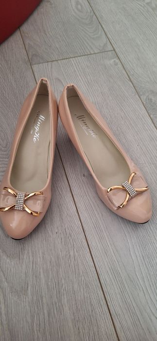 Pantofi crem damă