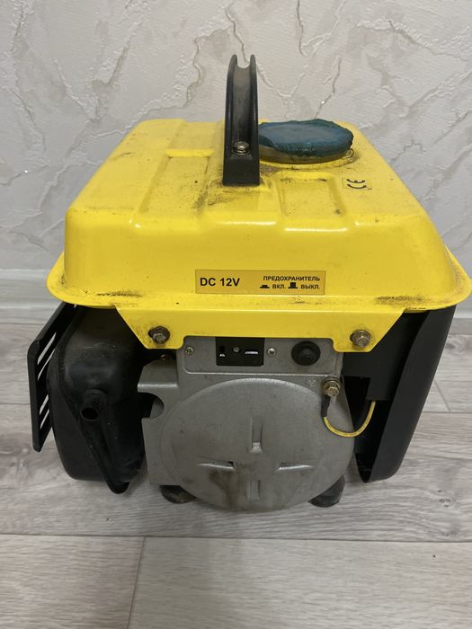 Бензиновый  генератор