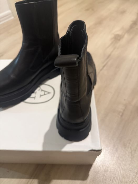 Продавам дамски боти ASH