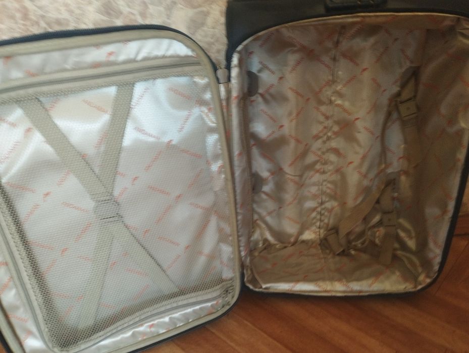 Чемодан дорожный