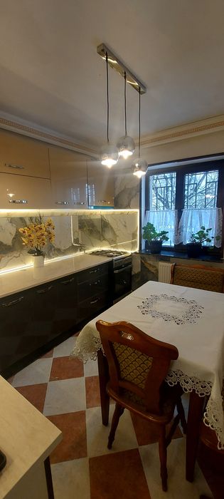 Închiriez apartament 3 camere