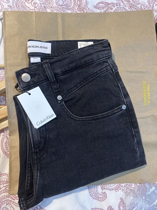 Calvin Klein blugi talie înaltă de 630 RON  la 300 lei