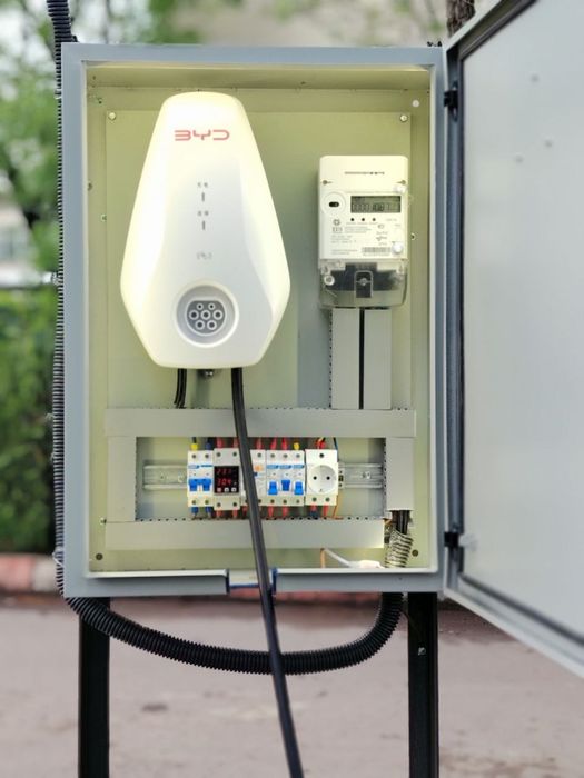Elektromobil zarydaka ustanovka Електромобил зарядка установка