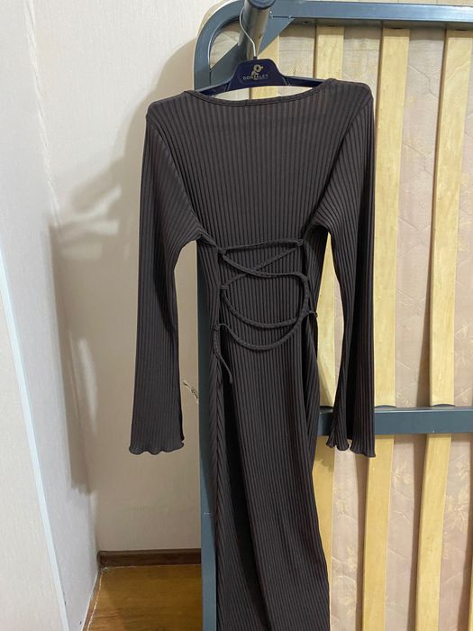 платье коричневое