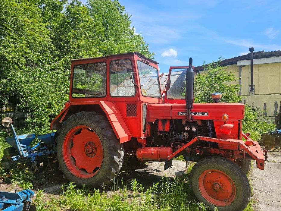 Tractor Universal 650