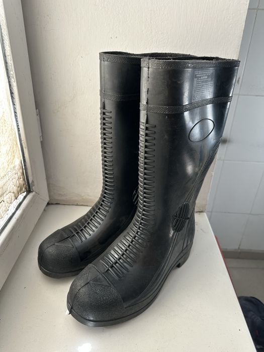 Резиновые сапоги