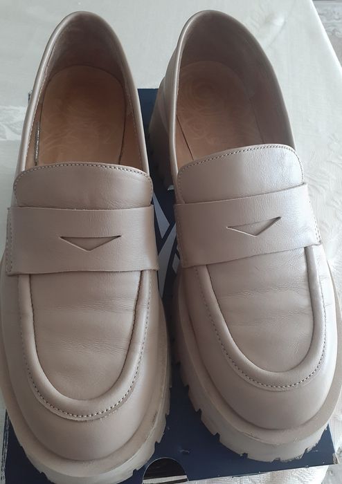 Женская обувь. Лоферы