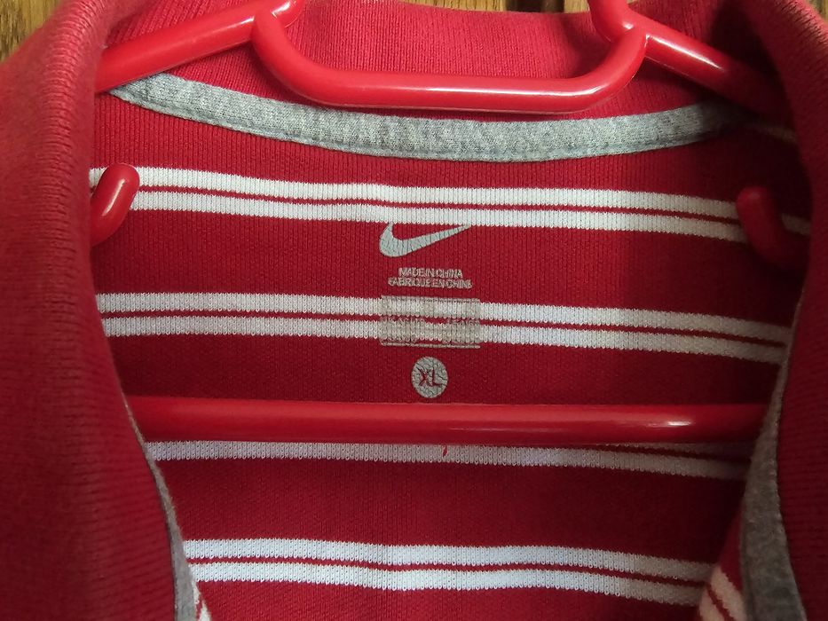 Tricou Nike roșu