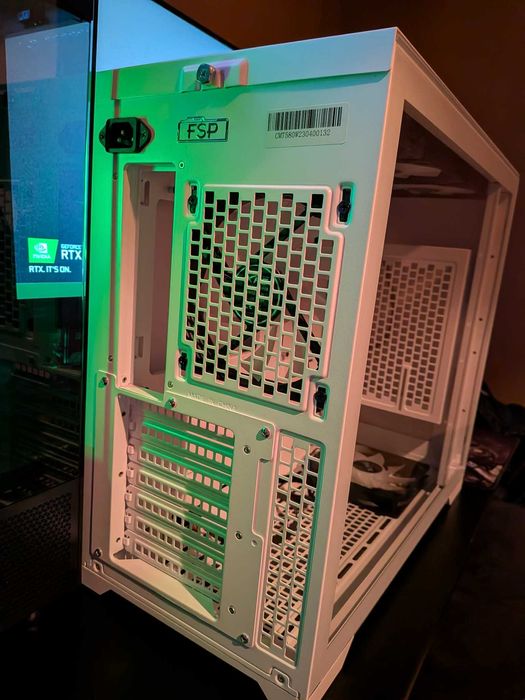 Кутия FSP CMT580W / с 5 вентилатора aRGB