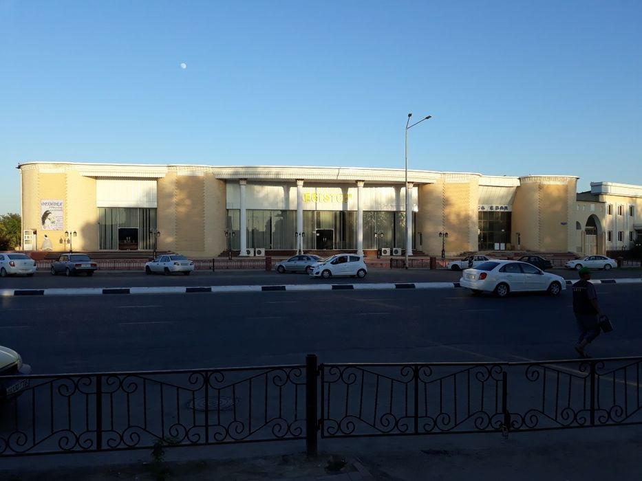 Савдо биноси ижара берилади  эски шаҳарда жойлашган  3000.Мк