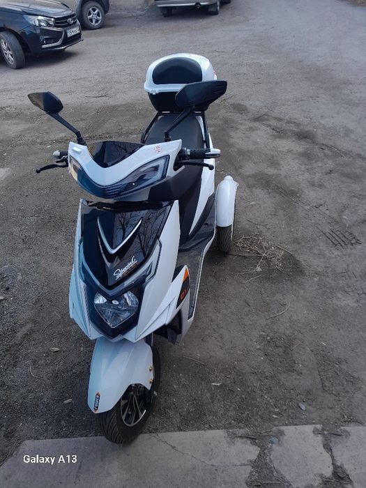 Продам электроскутер трёхколёсный