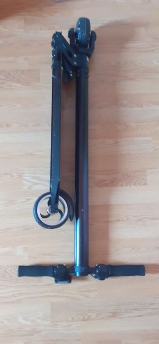 Vand trotineta electrica ca nou