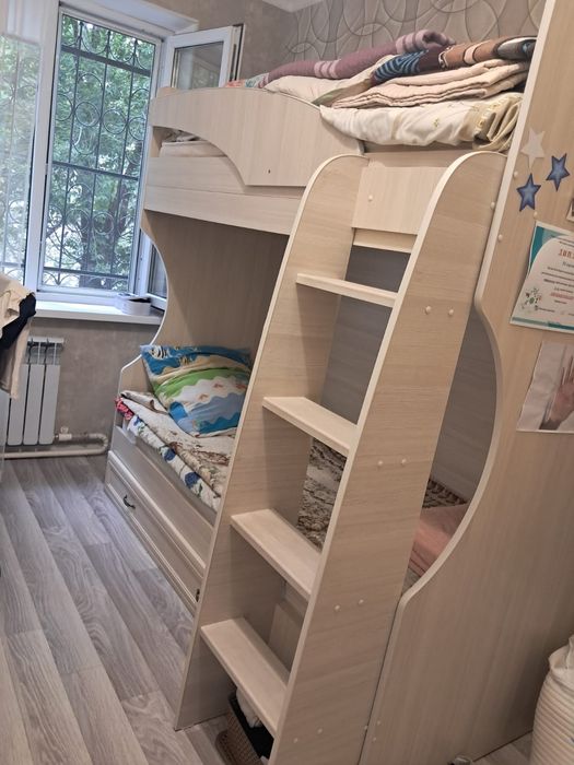Продается Детский Гсрнитур
